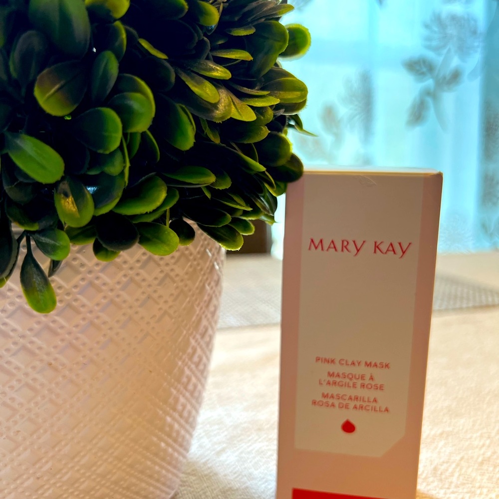 Mary Kay Pink Clay Mask to the face